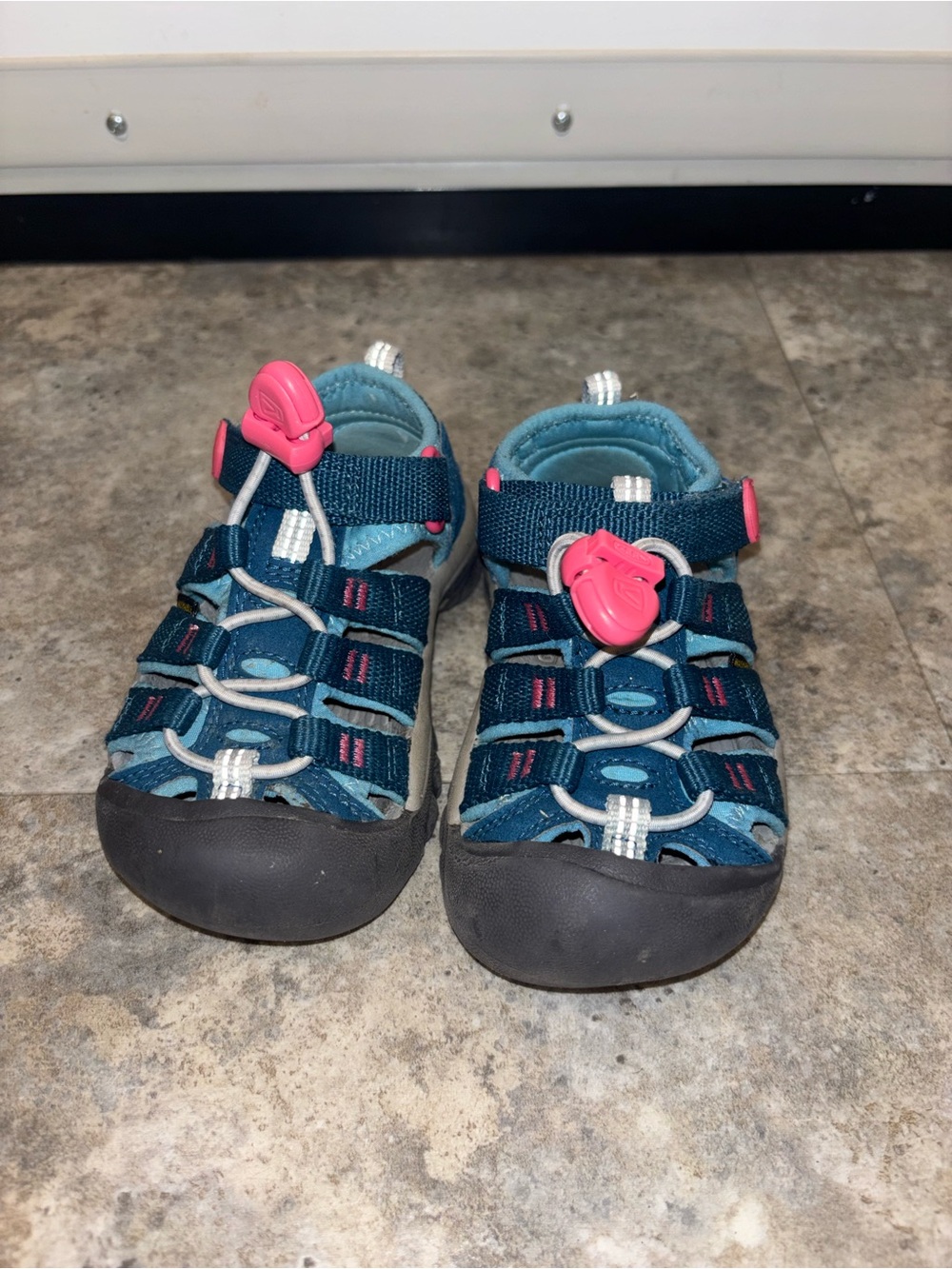 Keen Kids Teal and Pink Closed-Toe Sandals waterproof size 8